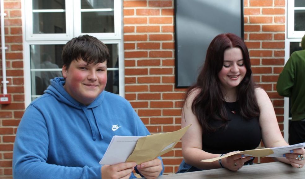 QE Students Celebrate GCSE Results